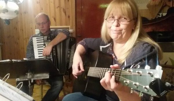 Probe in der Kellerbar